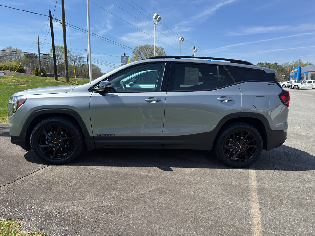 Used 2024 GMC Terrain SLT w/ Tech Package image 3