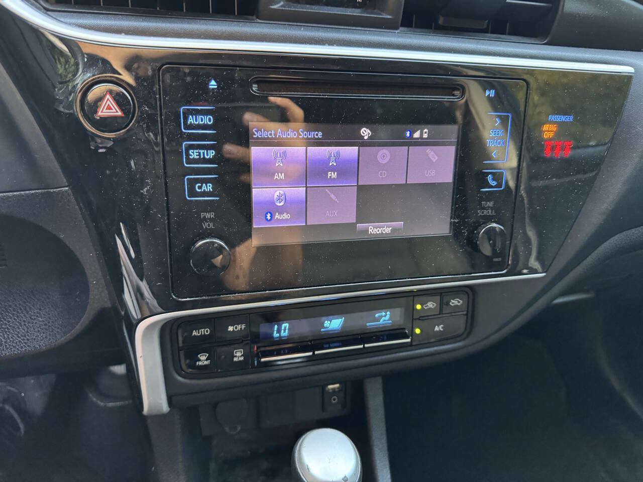 Used 2019 Toyota Corolla LE image 12