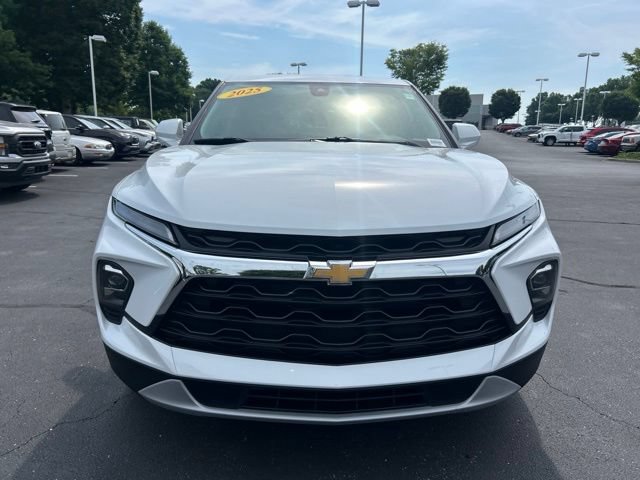 Used 2025 Chevrolet Blazer LT AWD/4WD image 2