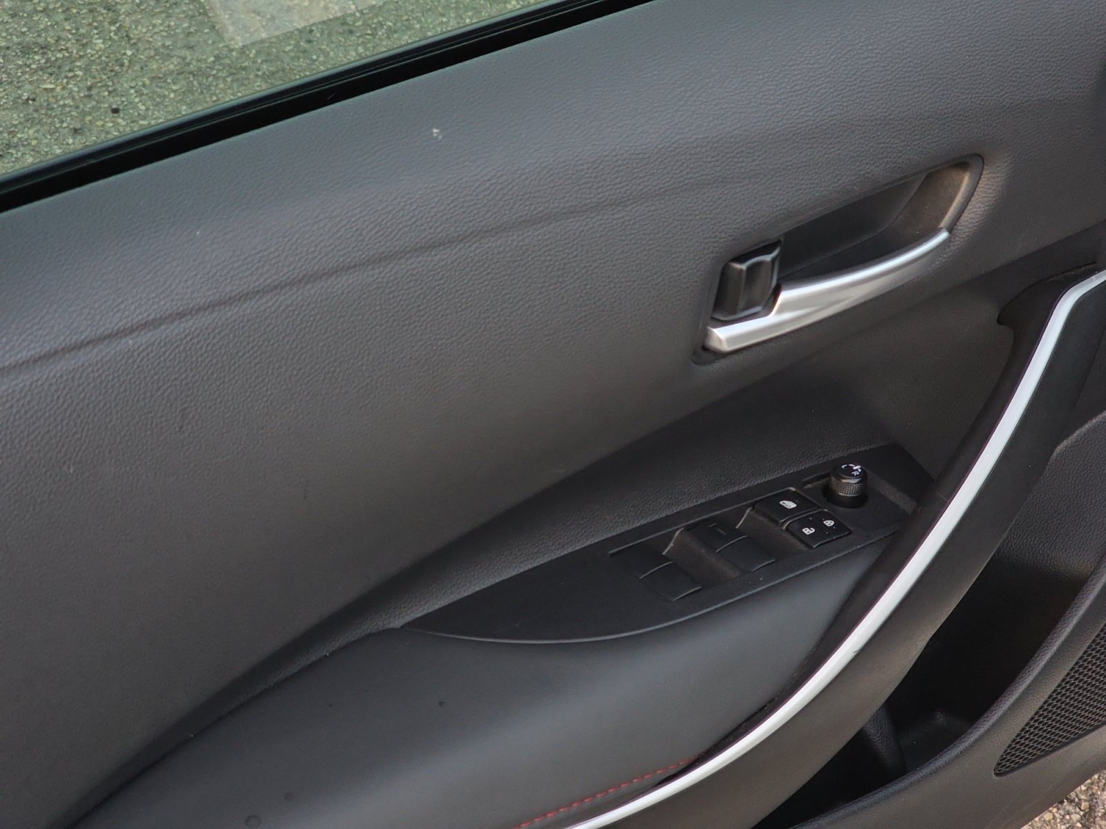 Used 2025 Toyota Corolla SE FWD image 17