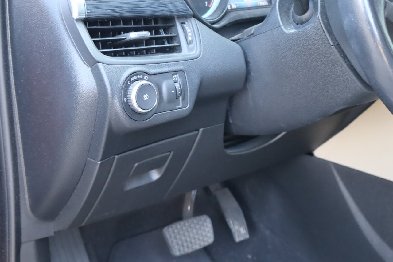 Used 2018 Buick Envision Essence FWD image 25