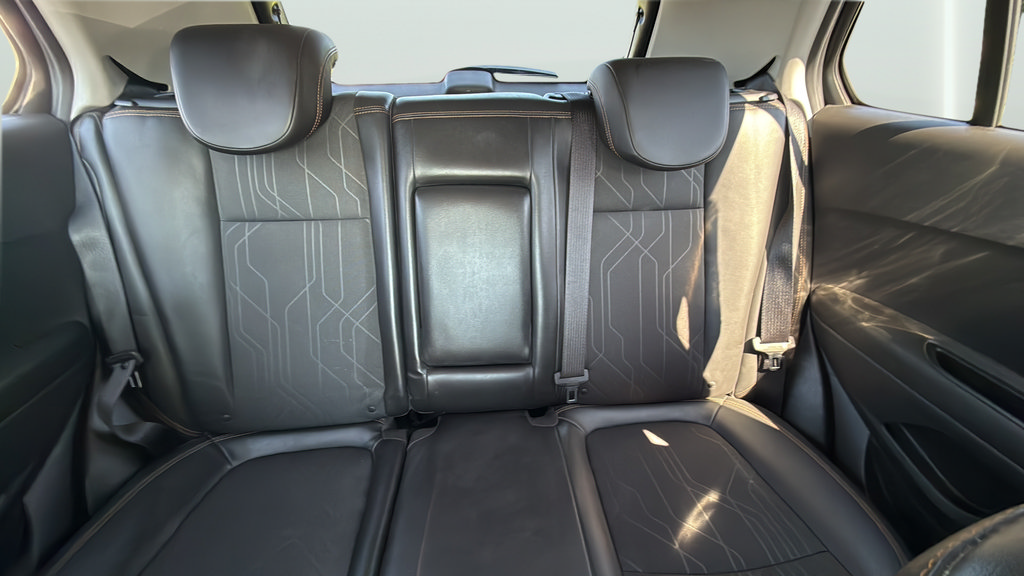 Used 2019 Chevrolet Trax LT w/ LT Convenience Package FWD image 24