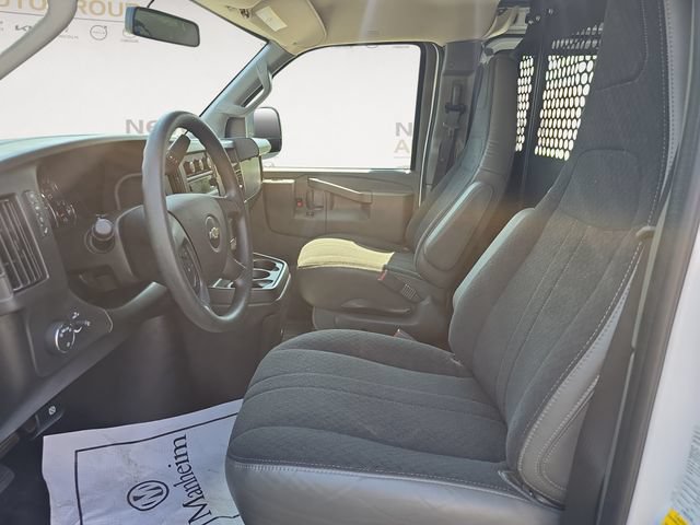 Used 2025 Chevrolet Express 2500 w/ Driver Convenience Package RWD image 9