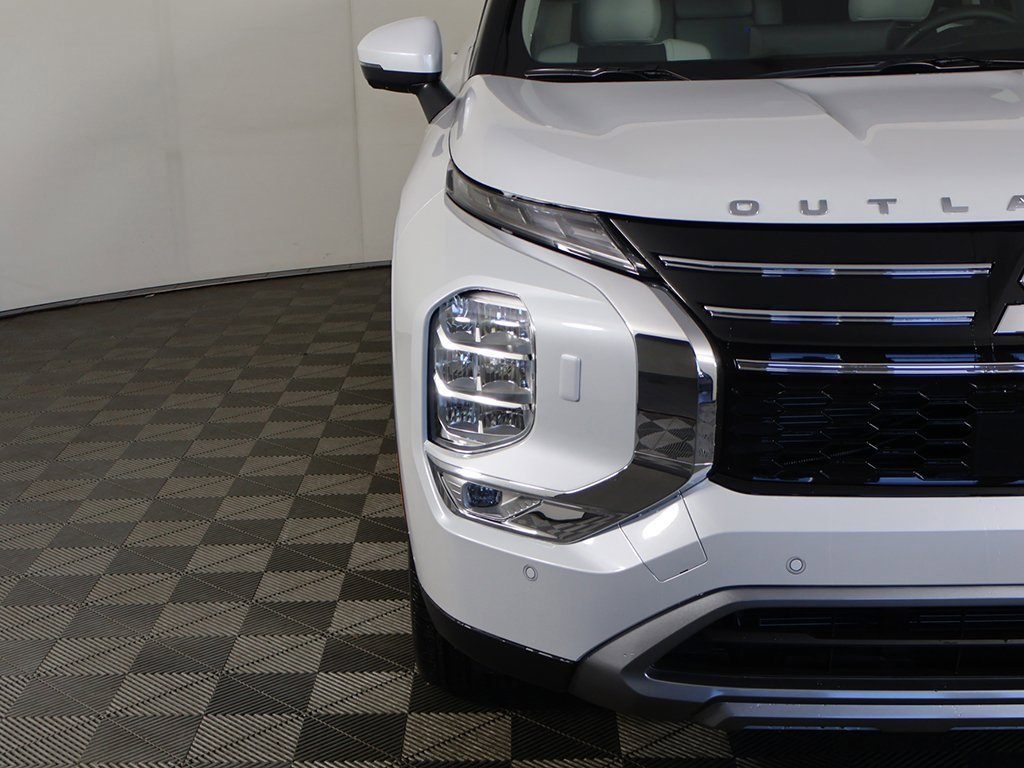 New 2025 Mitsubishi Outlander SE image 15