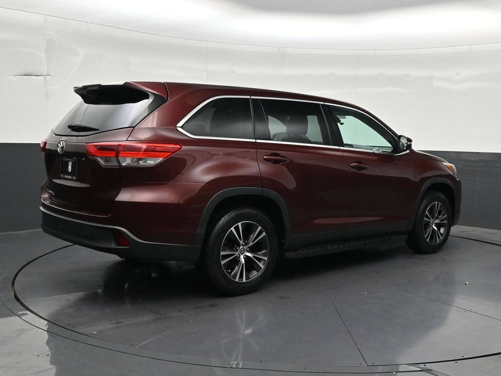 Used 2019 Toyota Highlander LE FWD image 5
