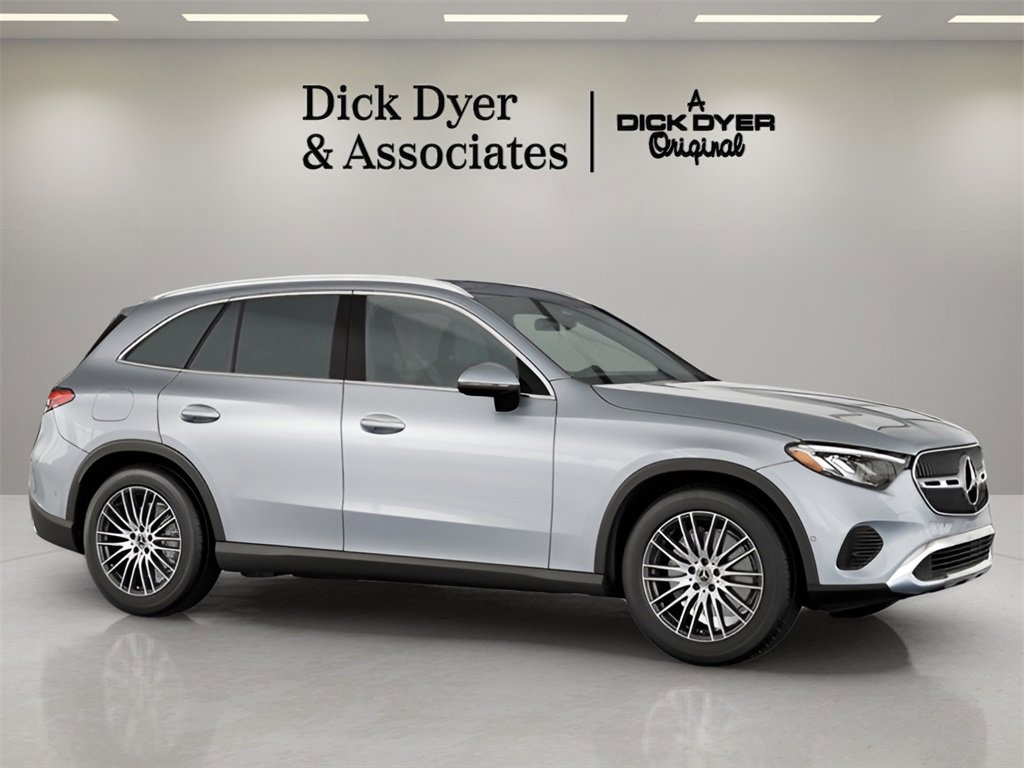Used 2025 Mercedes-Benz GLC 300 4MATIC image 2