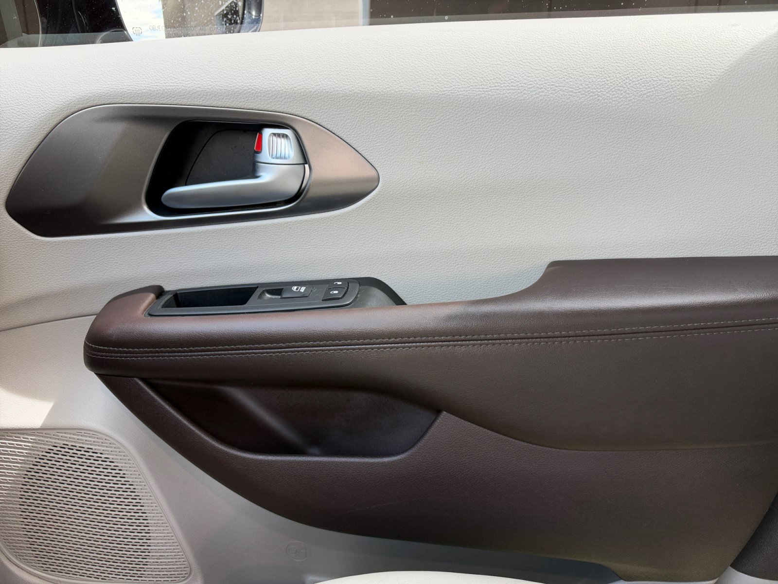 Used 2018 Chrysler Pacifica Touring-L w/ Advanced Safetytec Group FWD image 16