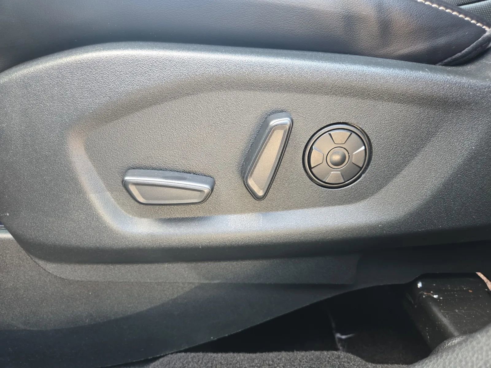 Used 2019 Ford Explorer Platinum image 18