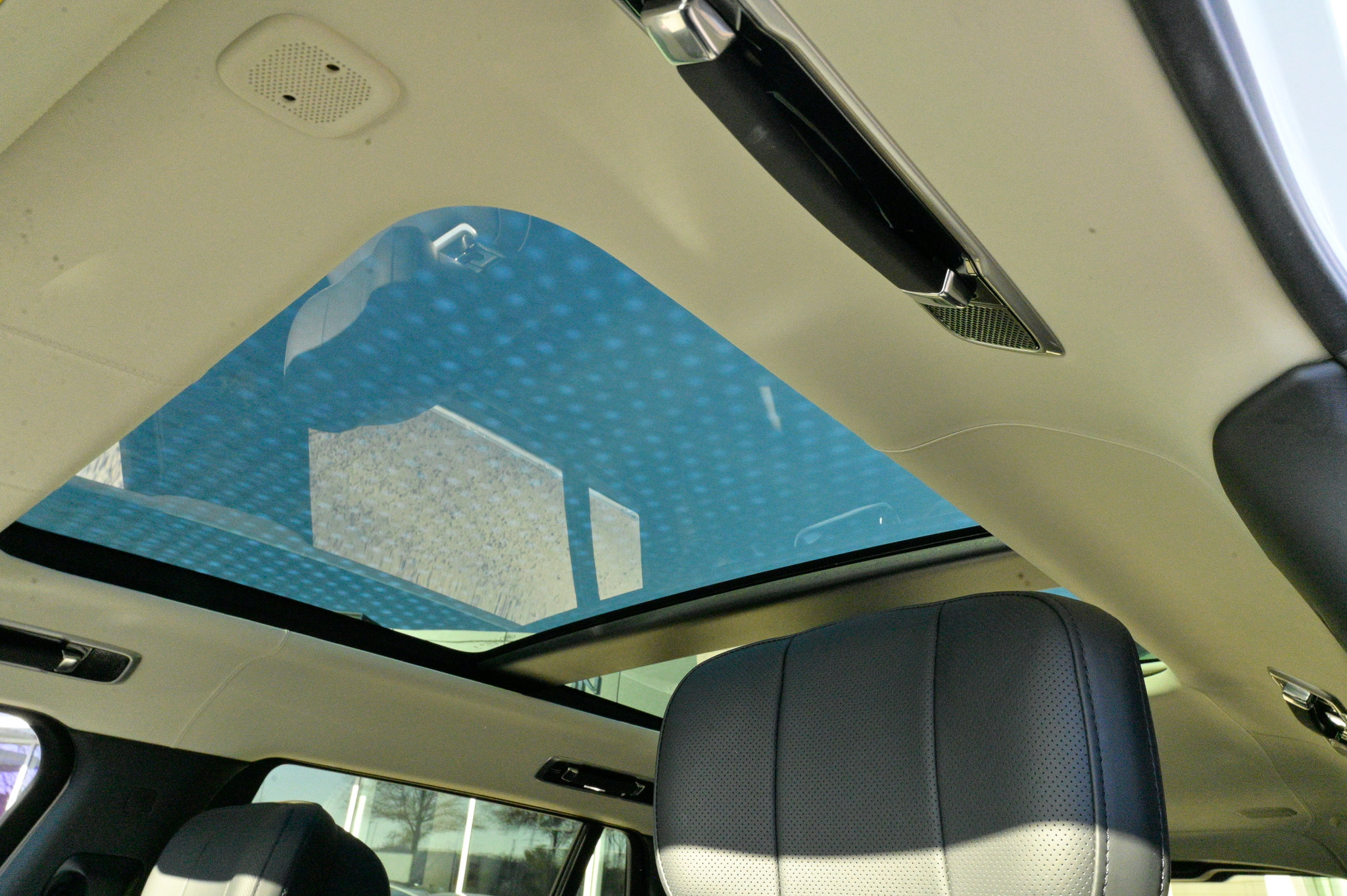 Used 2025 Land Rover Range Rover Long Wheelbase Autobiography image 32