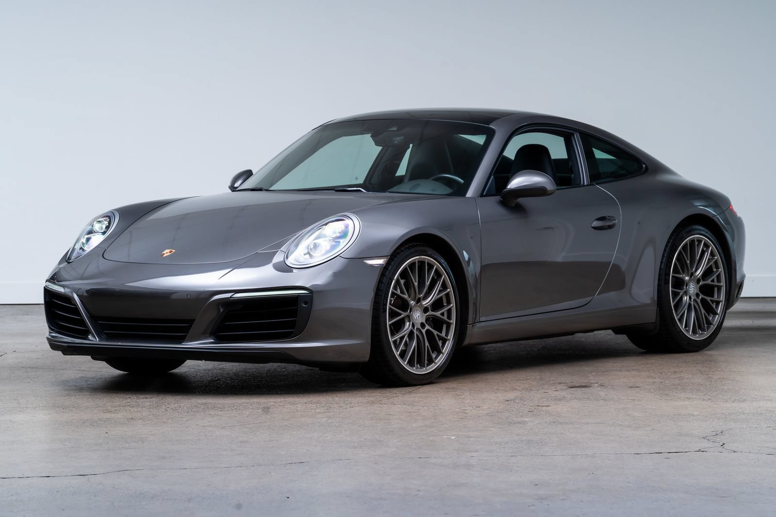 Used 2018 Porsche 911 Carrera RWD image 3
