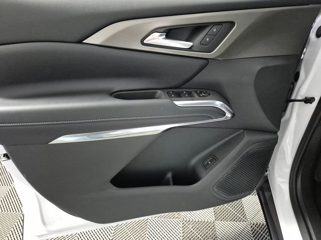 New 2026 Chevrolet Traverse LT w/ Driver Confidence Package FWD image 13