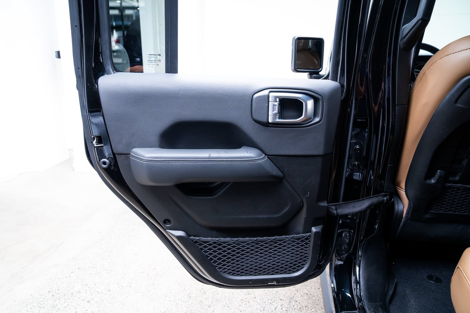 Used 2023 Jeep Gladiator Rubicon w/ Safety Group AWD/4WD image 16