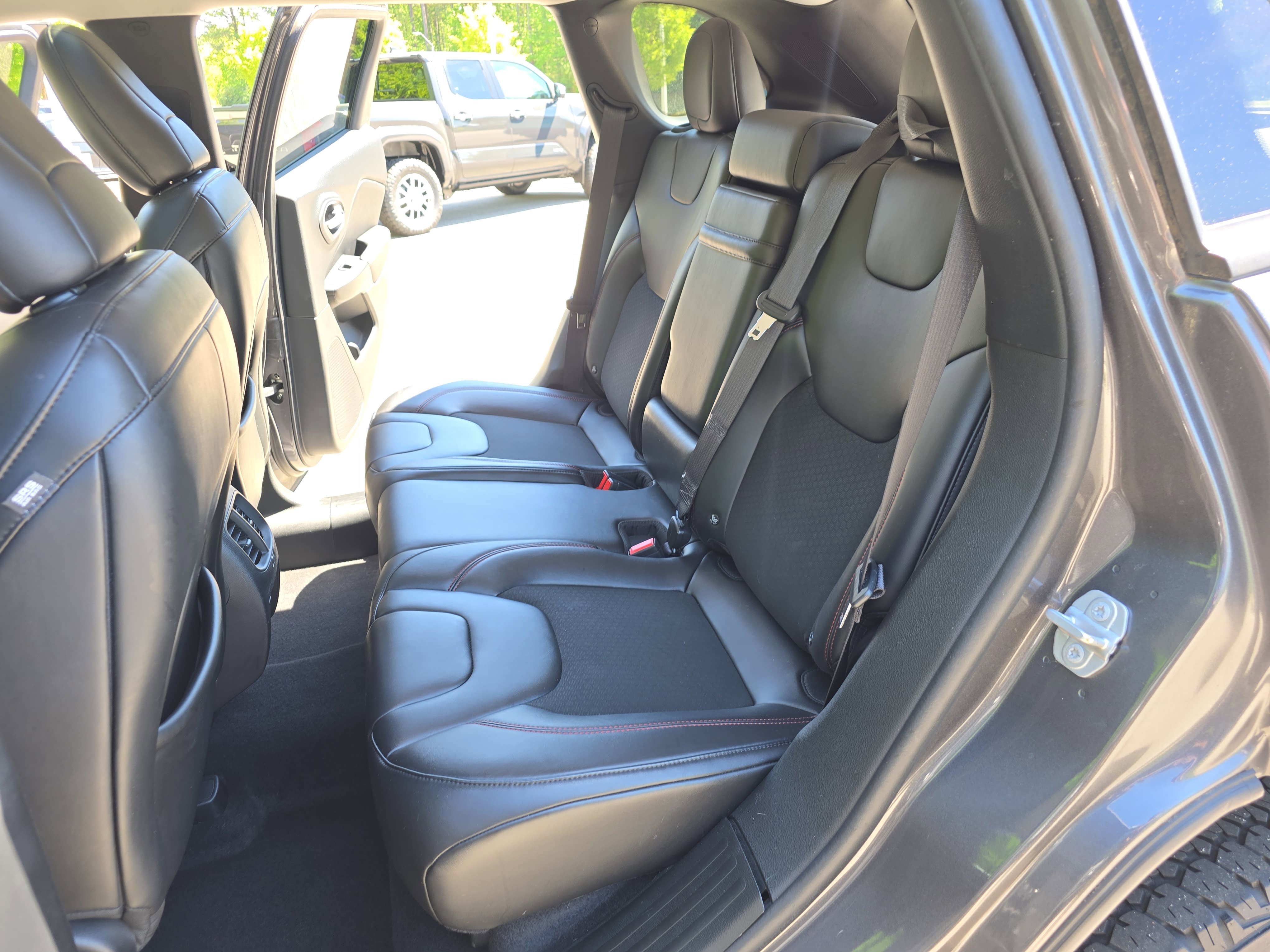 Used 2019 Jeep Cherokee Trailhawk w/ Comfort/Convenience Group image 16