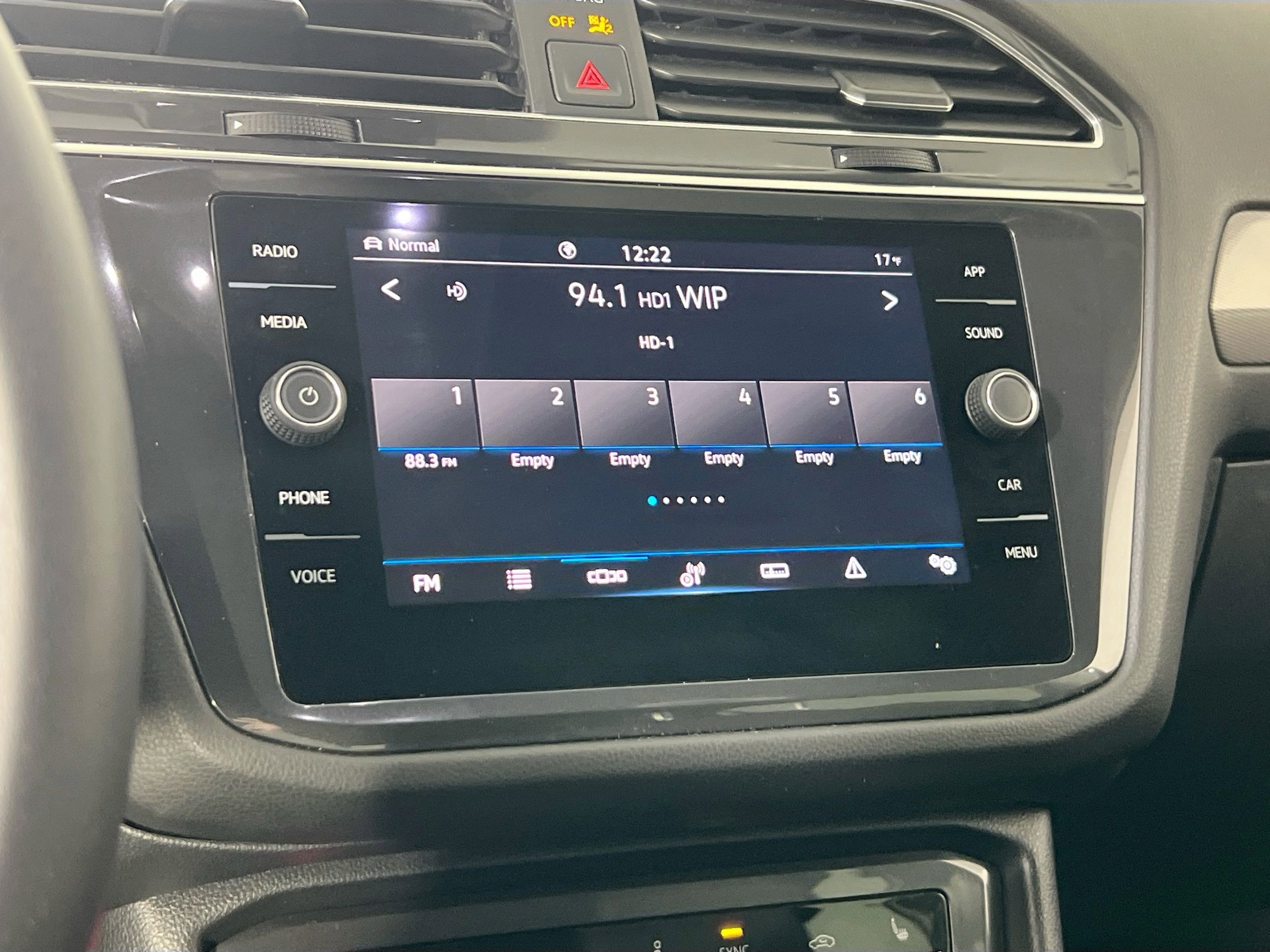 Used 2022 Volkswagen Tiguan SE AWD/4WD image 14