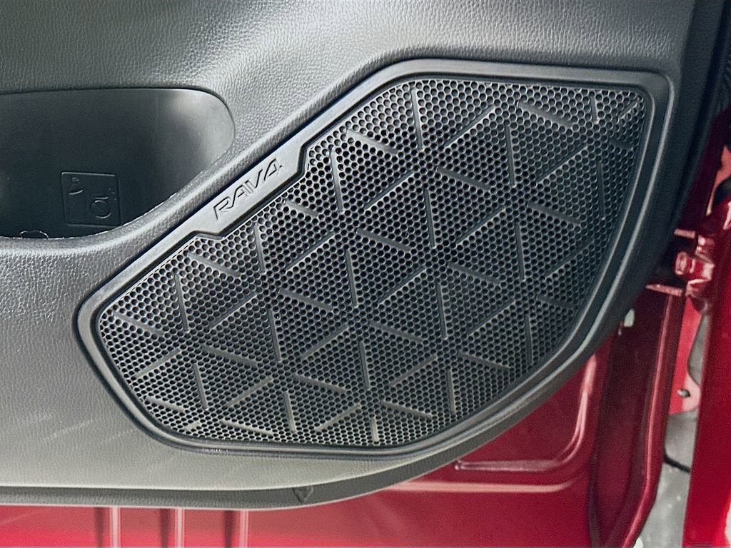 Used 2022 Toyota RAV4 LE image 18