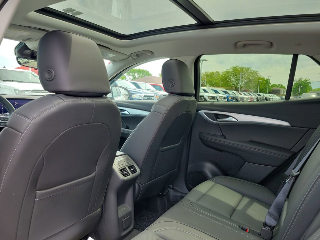 Used 2025 Buick Envision Avenir AWD/4WD image 16