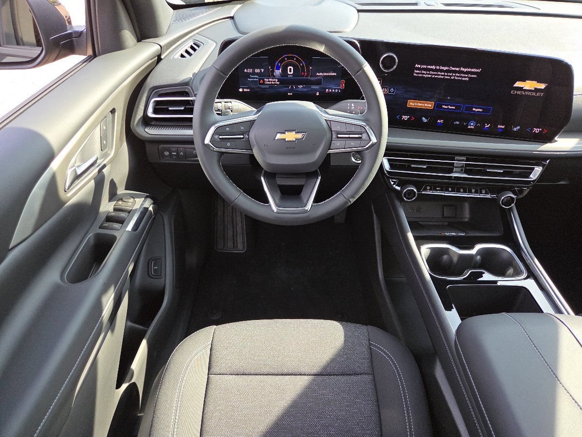 New 2027 Chevrolet Traverse LT w/ Sun and Wheel Package FWD image 29