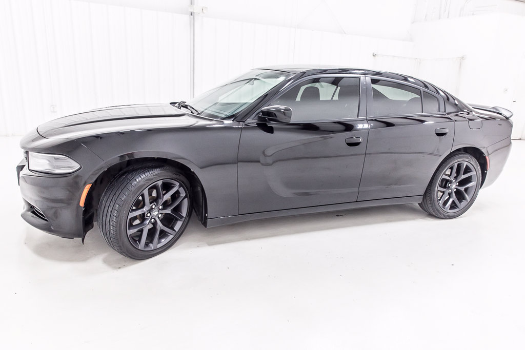 Used 2021 Dodge Charger SXT w/ Blacktop Package RWD image 4
