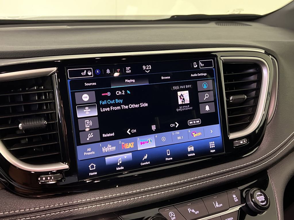 New 2026 Chrysler Pacifica Select image 21