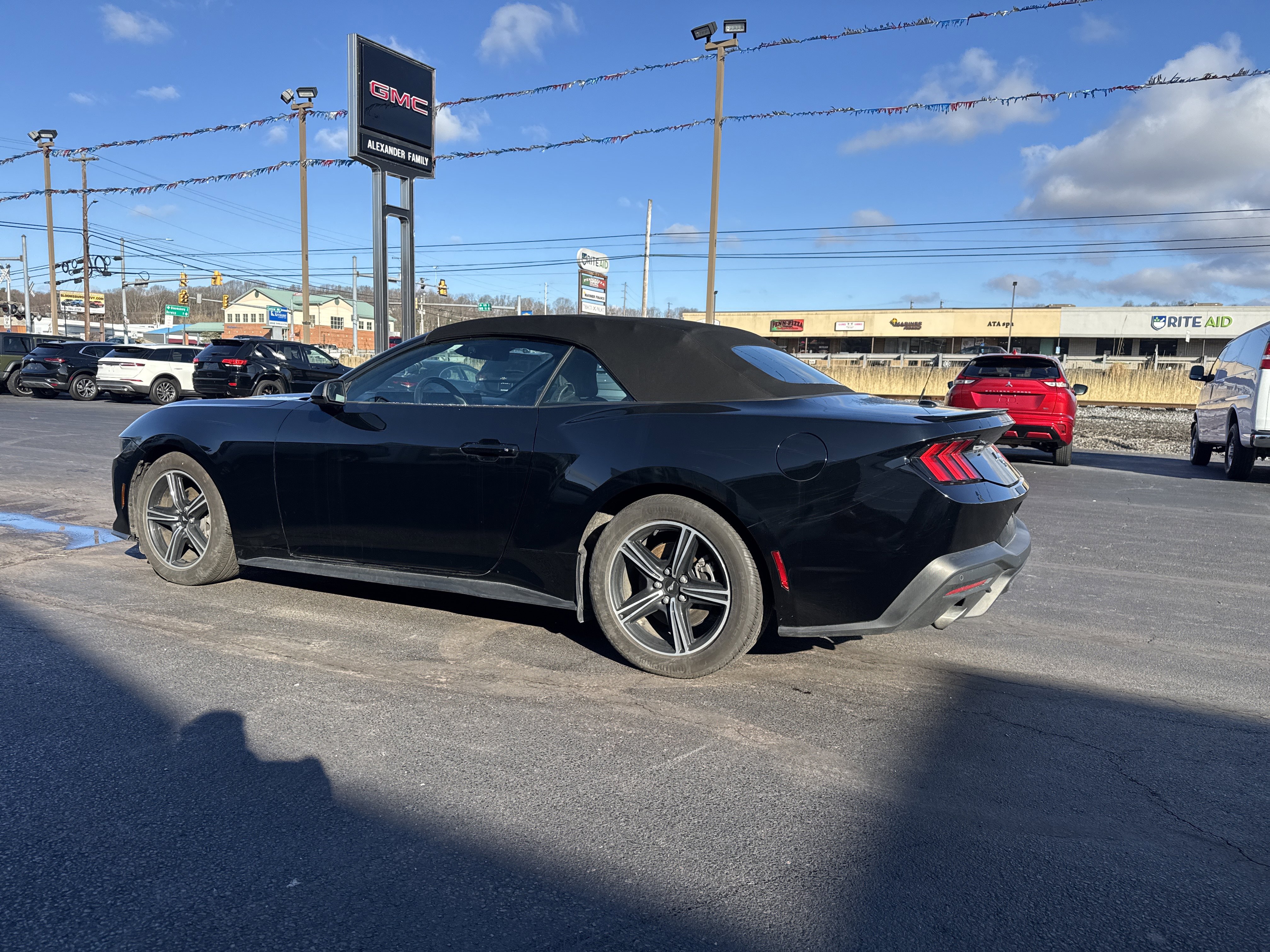 Used 2025 Ford Mustang Premium RWD image 6