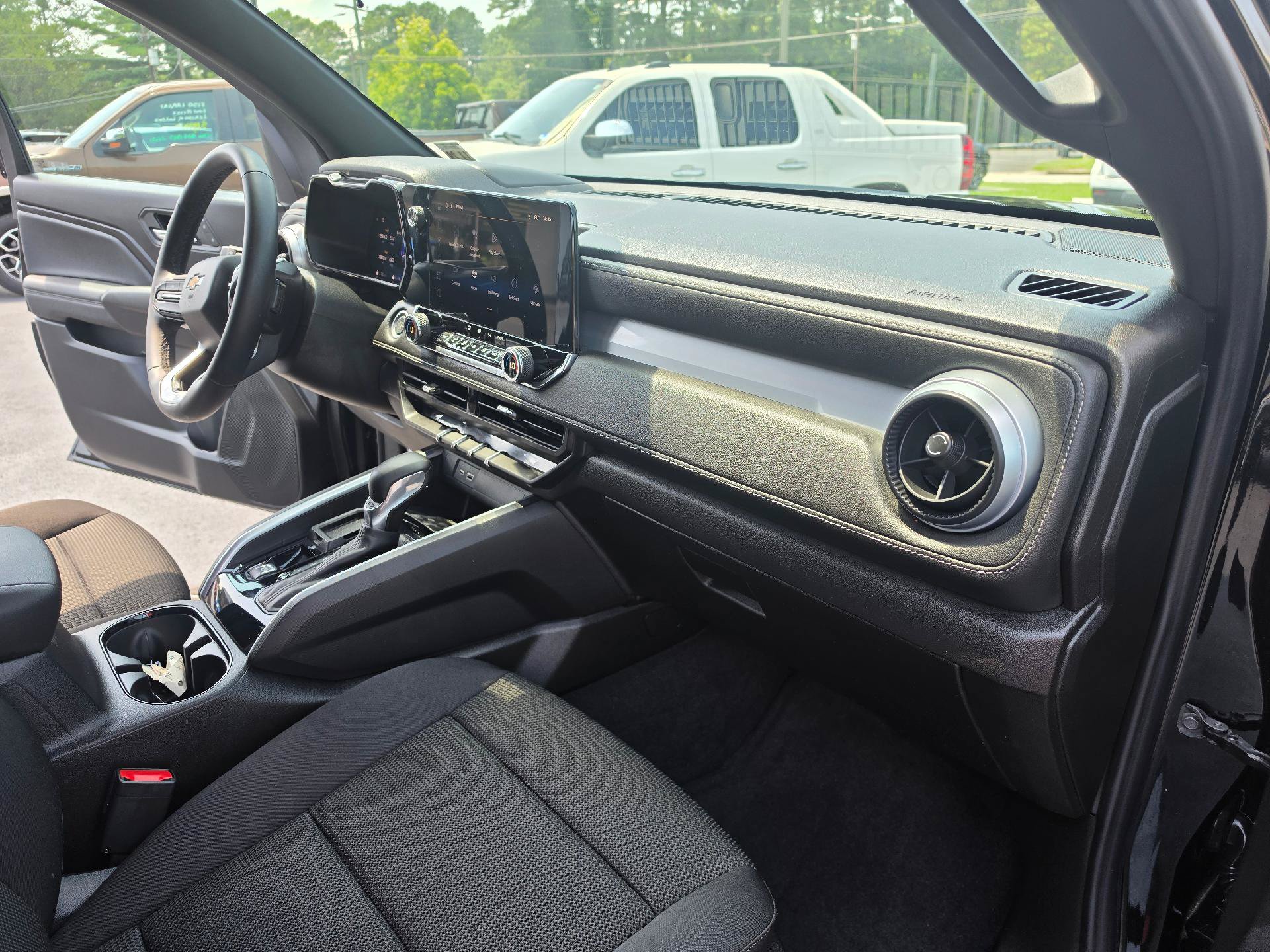 Used 2024 Chevrolet Colorado LT w/ LT Convenience Package RWD image 9