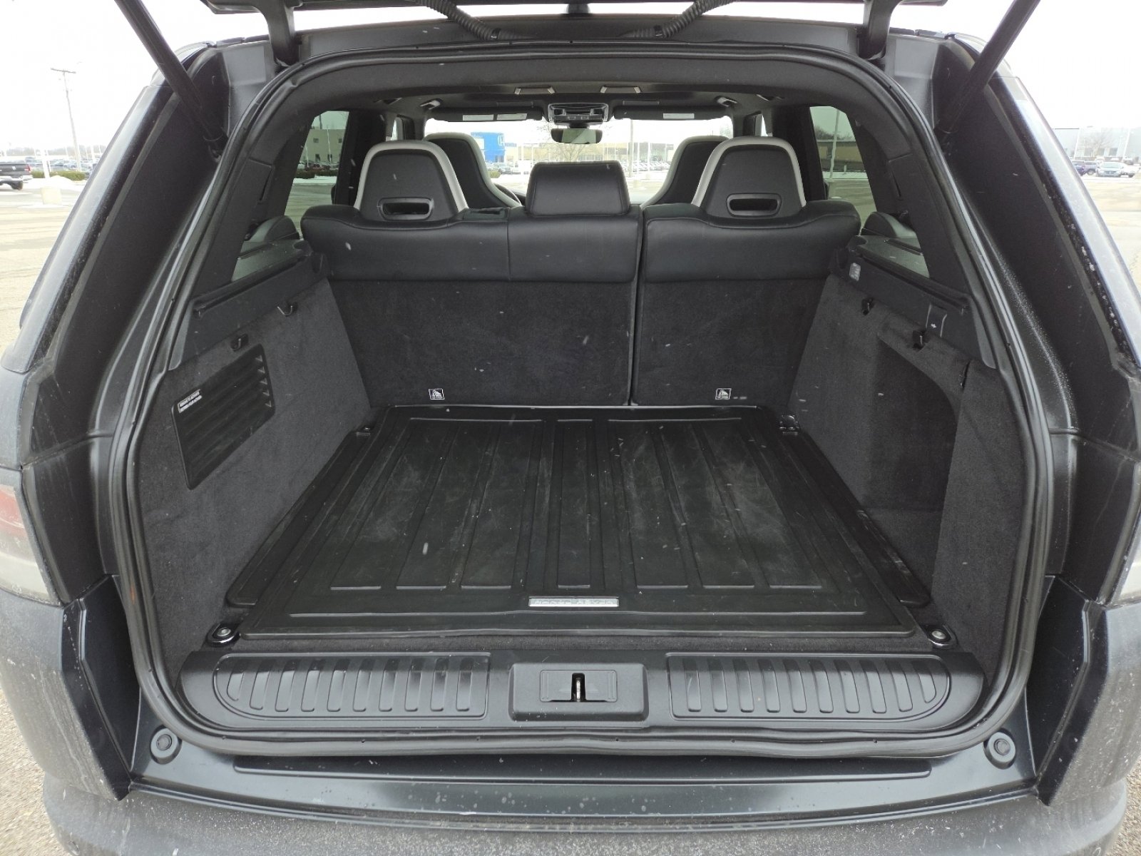 Used 2017 Land Rover Range Rover Sport SVR image 19