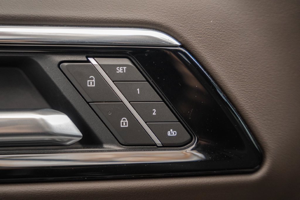 Used 2025 Chevrolet Tahoe LT w/ Comfort Package RWD image 47