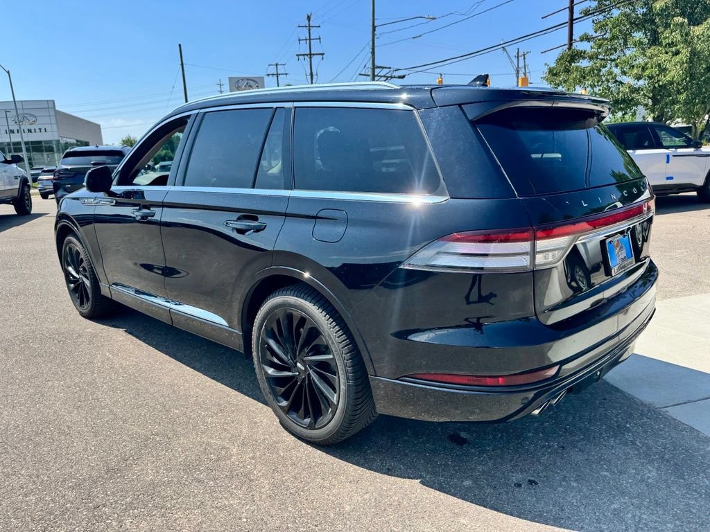 Used 2021 Lincoln Aviator Reserve w/ Equipment Group 210A AWD/4WD image 3