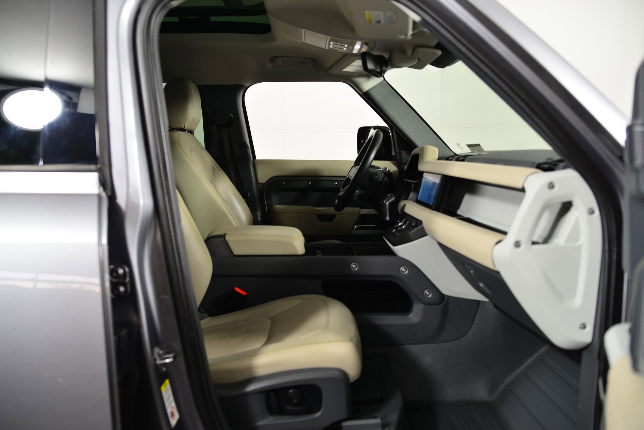 Used 2020 Land Rover Defender 110 SE AWD/4WD image 21