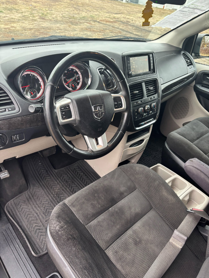 Used 2016 Dodge Grand Caravan SE w/ Quick Order Package 29E SE image 16