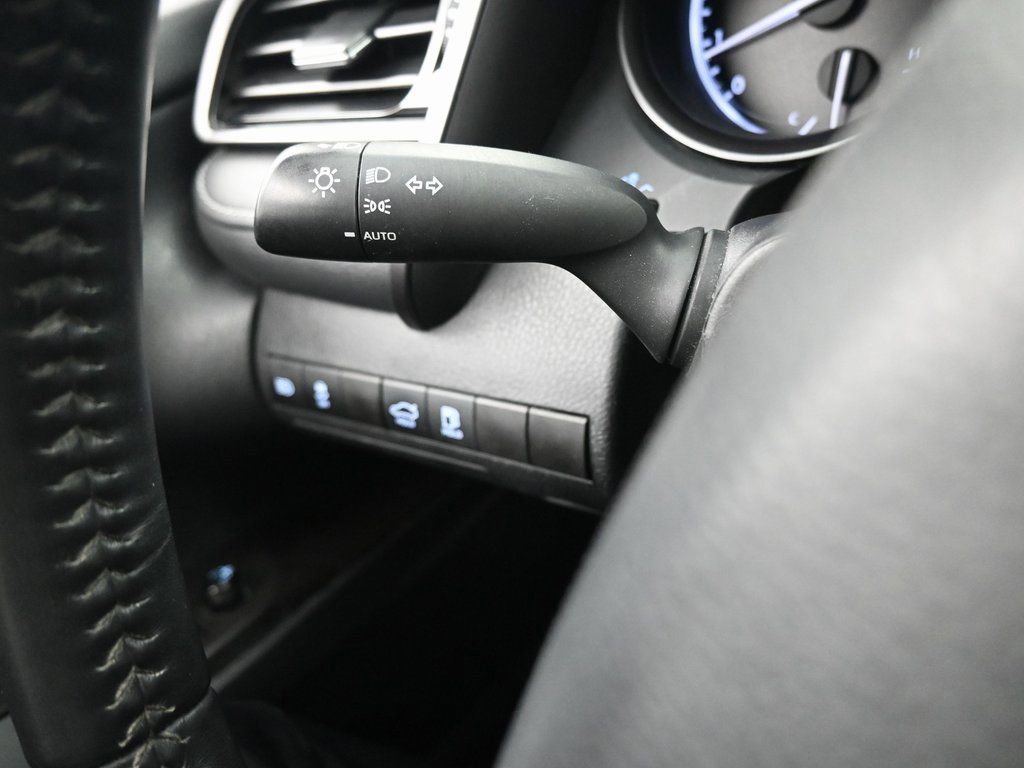 Used 2021 Toyota Camry SE image 15