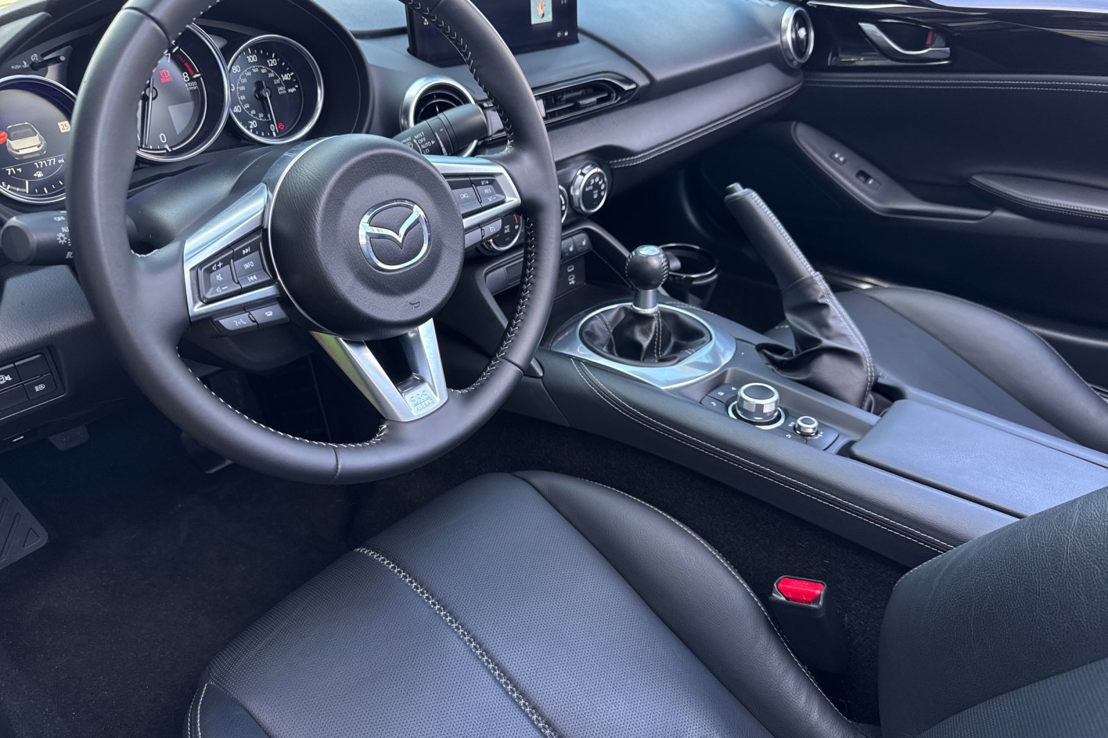 Used 2025 MAZDA MX-5 Miata Grand Touring RWD image 11