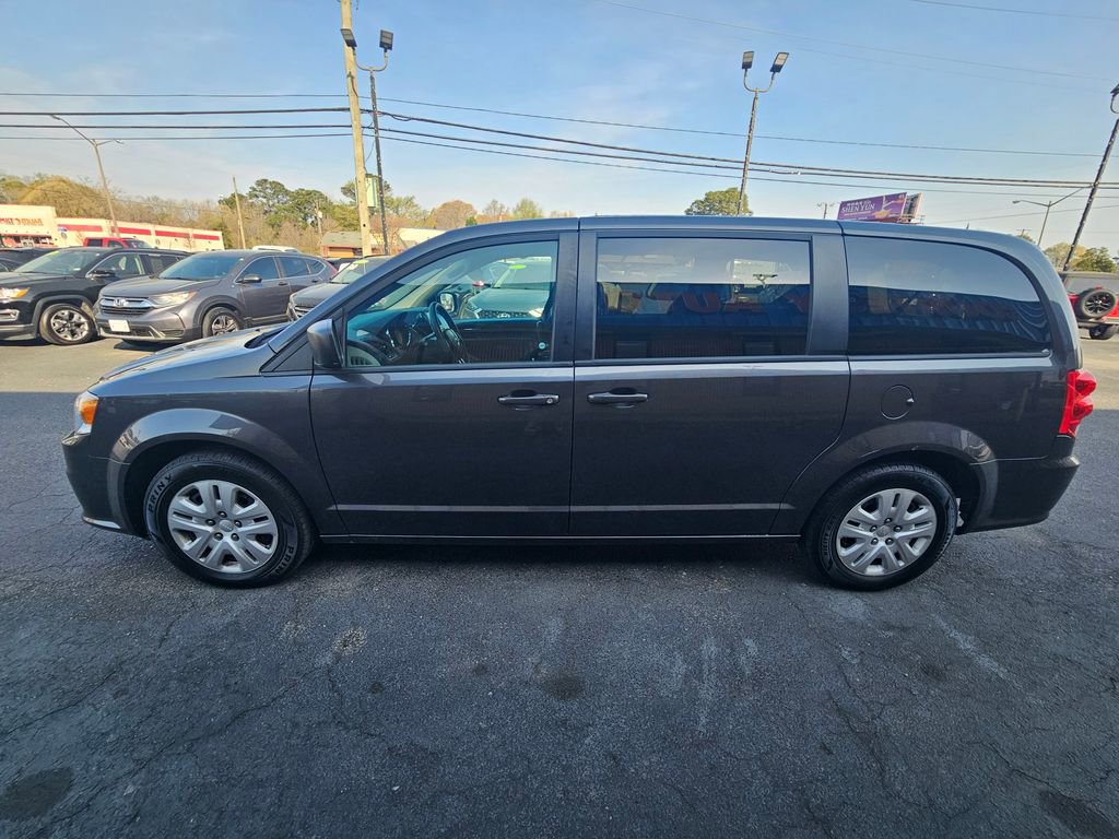 Used 2018 Dodge Grand Caravan SE w/ UConnect Hands-Free Group image 2
