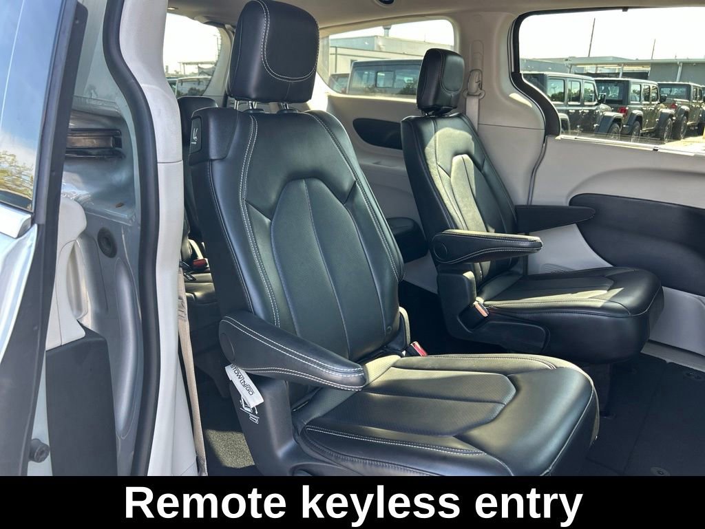 Used 2024 Chrysler Pacifica Touring-L FWD image 25