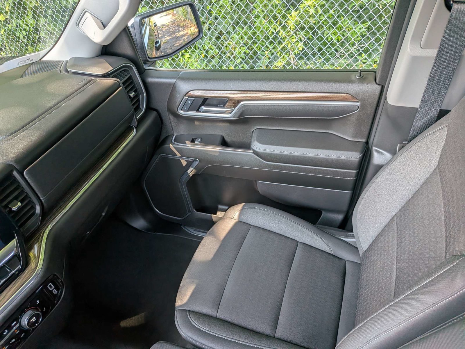 Used 2025 Chevrolet Silverado 1500 LT AWD/4WD image 16