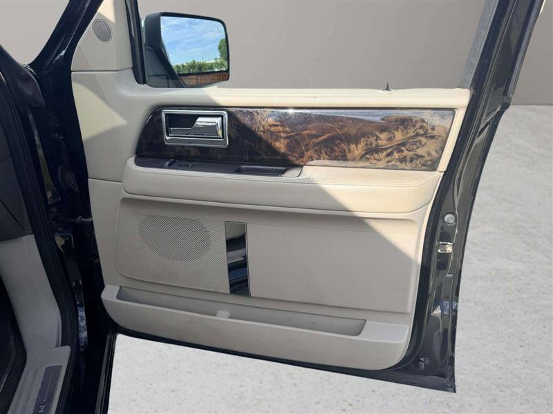 Used 2016 Lincoln Navigator Select AWD/4WD image 31