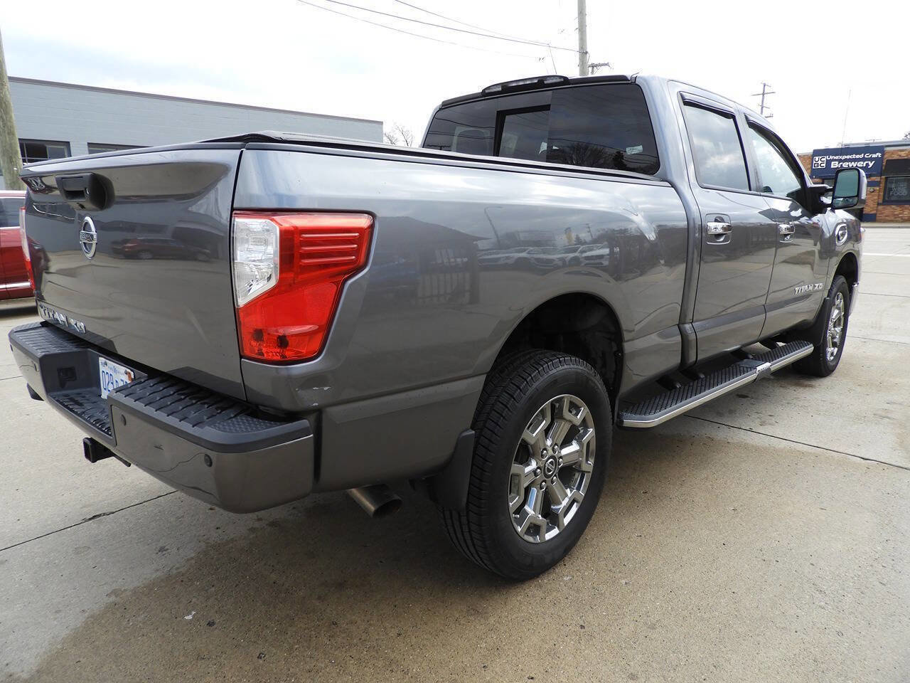 Used 2018 Nissan Titan SL w/ Chrome Package image 11