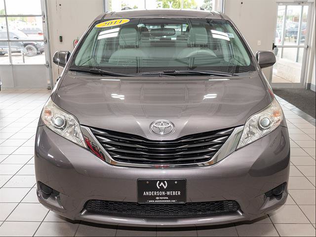 Used 2011 Toyota Sienna LE w/ Towing Pkg AWD/4WD image 4