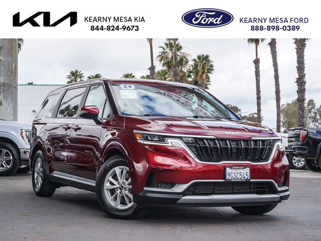 Used 2024 Kia Carnival LX FWD image 1
