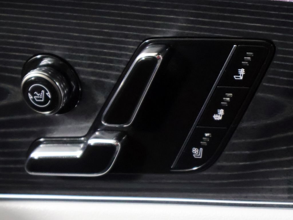 Used 2024 Cadillac Lyriq Sport RWD image 40
