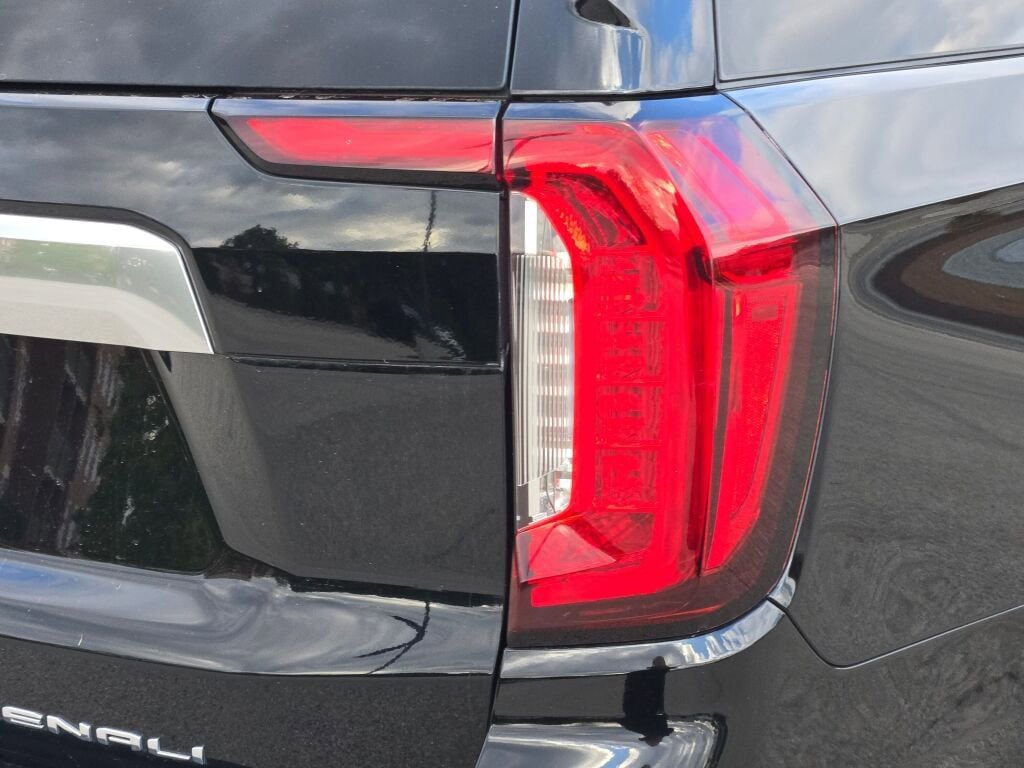 Used 2023 GMC Yukon XL Denali AWD/4WD image 14