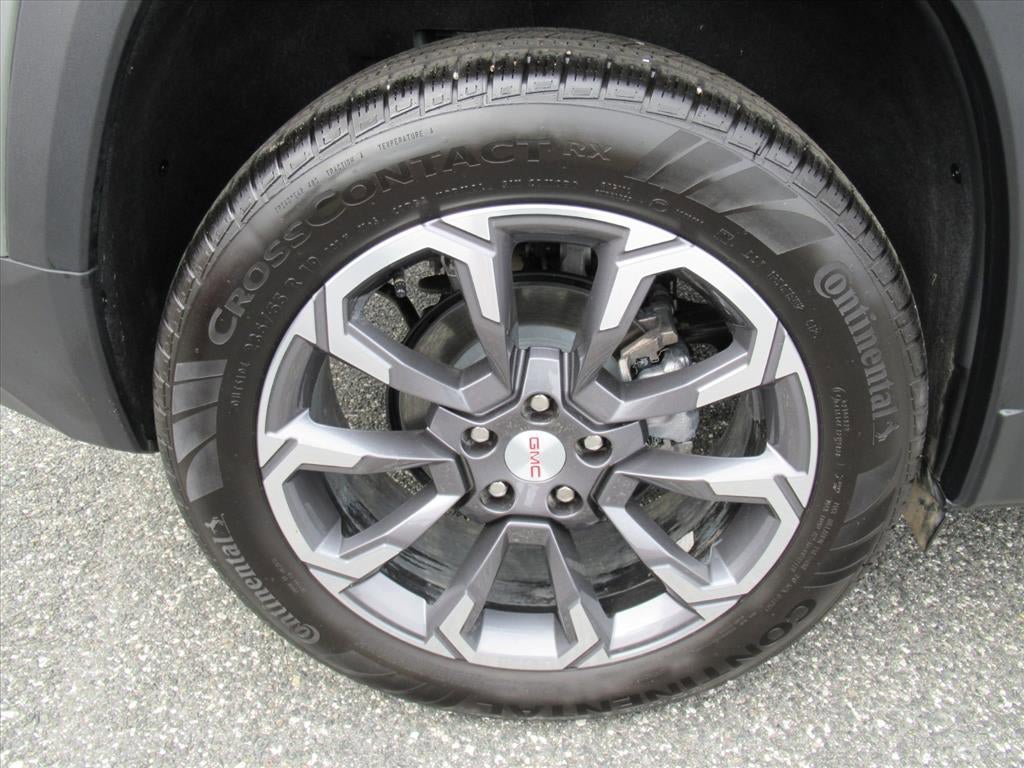 Used 2025 GMC Terrain Elevation w/ Elevation Premium Package AWD/4WD image 8