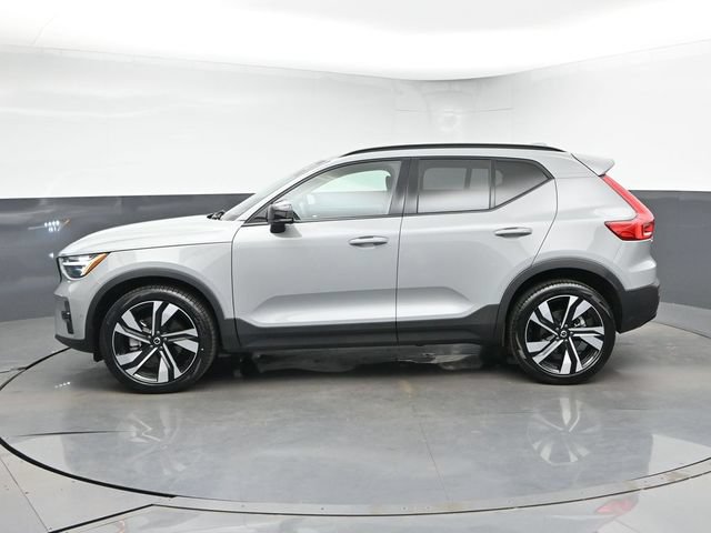 Used 2025 Volvo XC40 B5 Plus AWD/4WD image 6