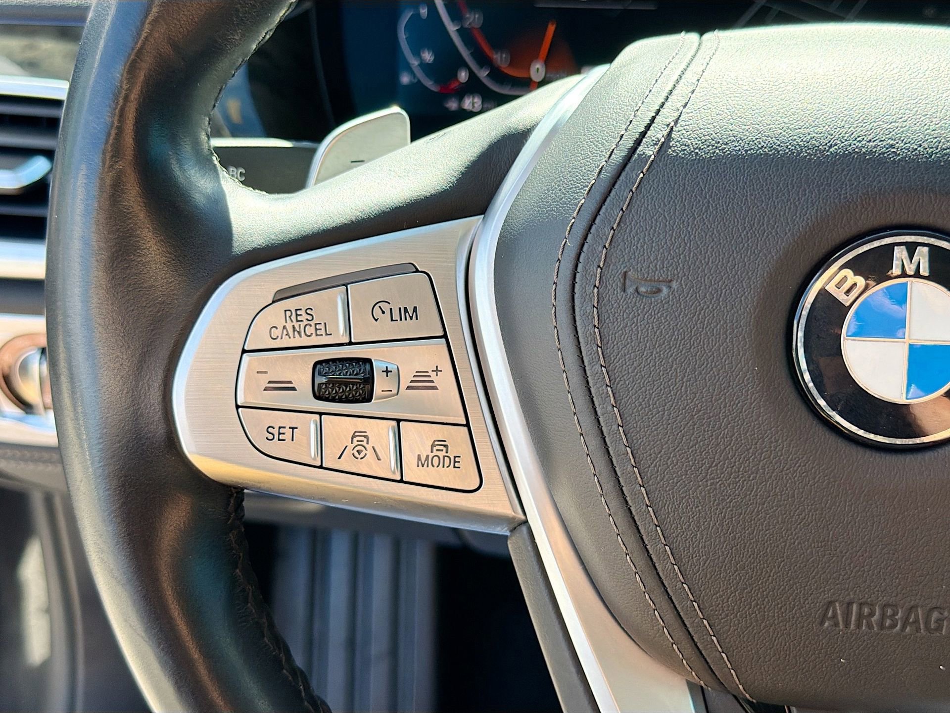 Used 2020 BMW 740i image 38