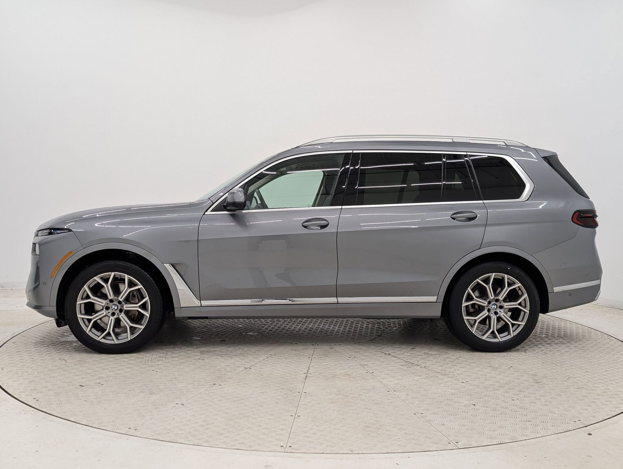 Used 2025 BMW X7 xDrive40i w/ Premium Package image 2