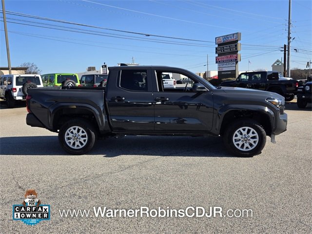Used 2025 Toyota Tacoma SR image 13