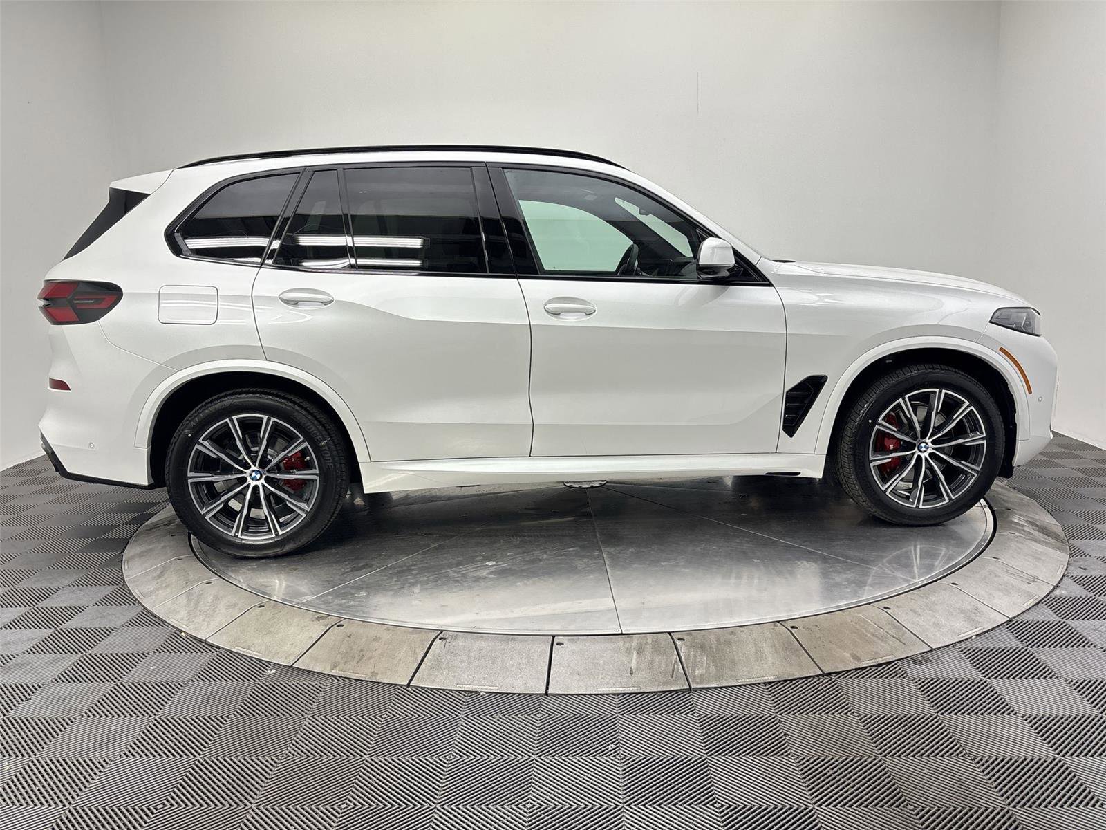 New 2026 BMW X5 xDrive40i w/ M Sport Package image 17
