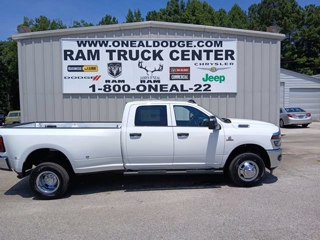 New 2026 RAM 3500 Tradesman AWD/4WD image 2