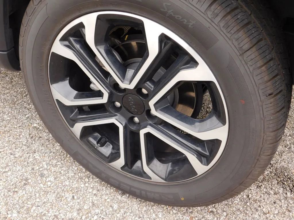 Used 2023 Jeep Compass Limited image 9