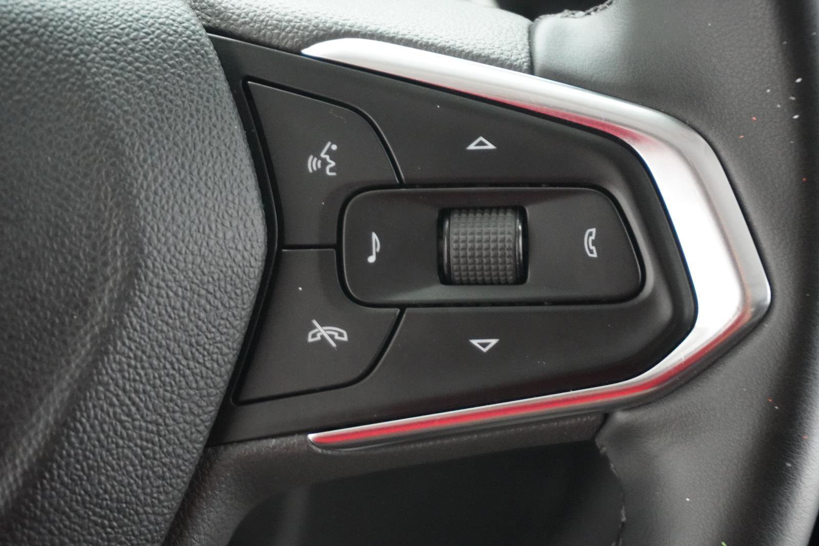 Used 2025 Chevrolet Trax LT w/ Driver Confidence Package image 21